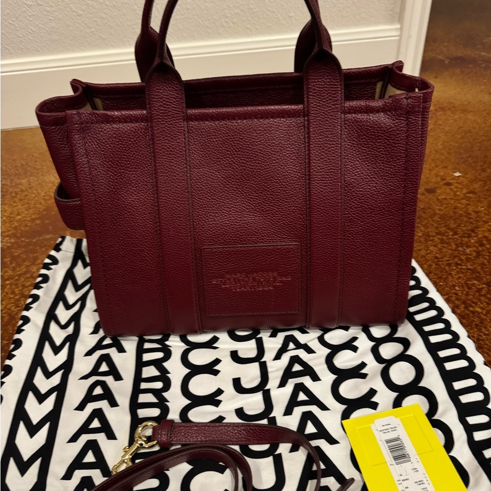 Marc Jacobs The Tote Bag - Medium in Black Cherry - Picture 2 of 7